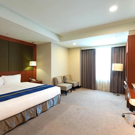 Hiyeshotel勤天商旅-花蓮館 Kota Hualien Bagian luar foto