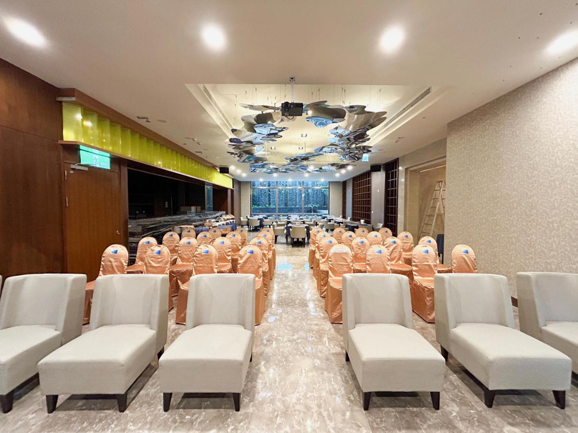Hiyeshotel勤天商旅-花蓮館 Kota Hualien Bagian luar foto