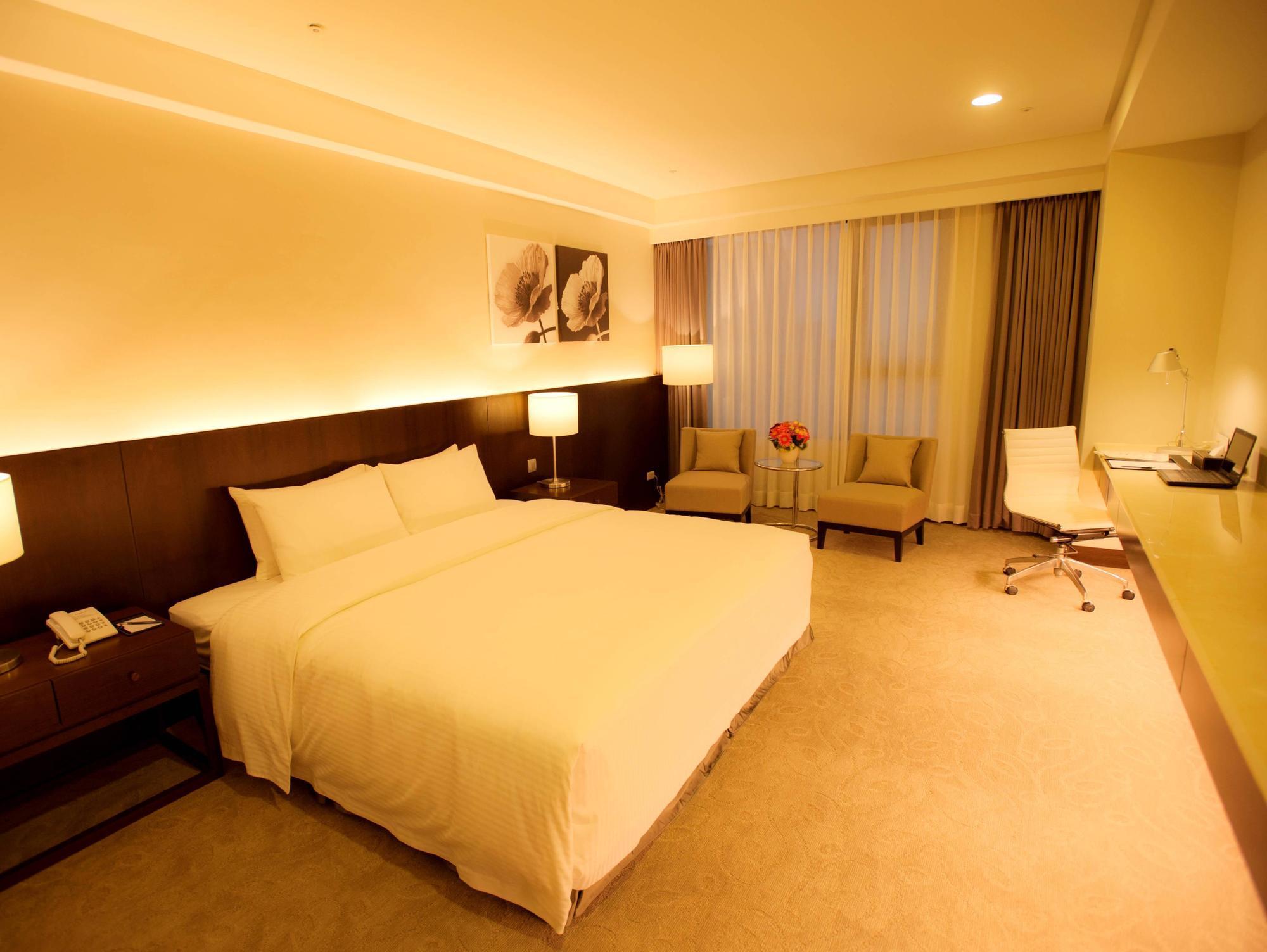 Hiyeshotel勤天商旅-花蓮館 Kota Hualien Bagian luar foto