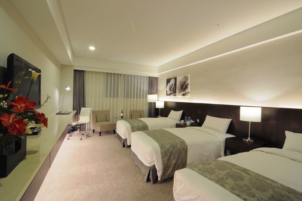 Hiyeshotel勤天商旅-花蓮館 Kota Hualien Bagian luar foto