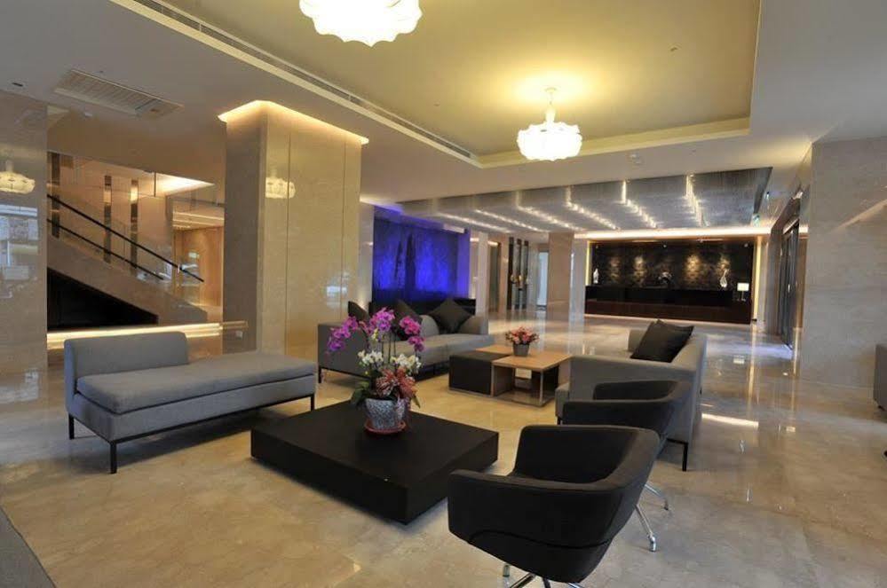 Hiyeshotel勤天商旅-花蓮館 Kota Hualien Bagian luar foto